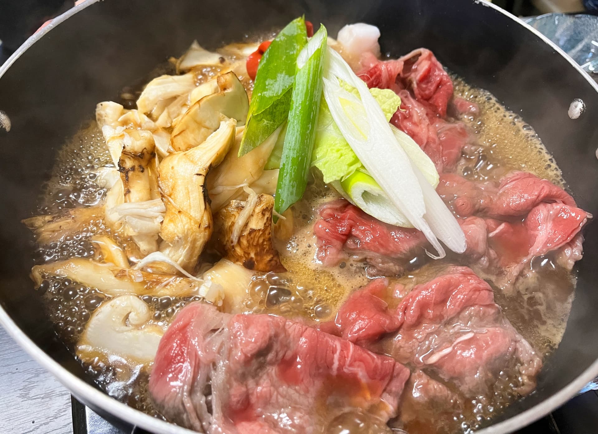 近江牛のすき焼き(滋賀県)の写真